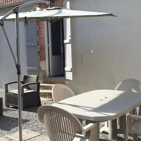 Du Chateau Des Bretonnieres Sur Vie